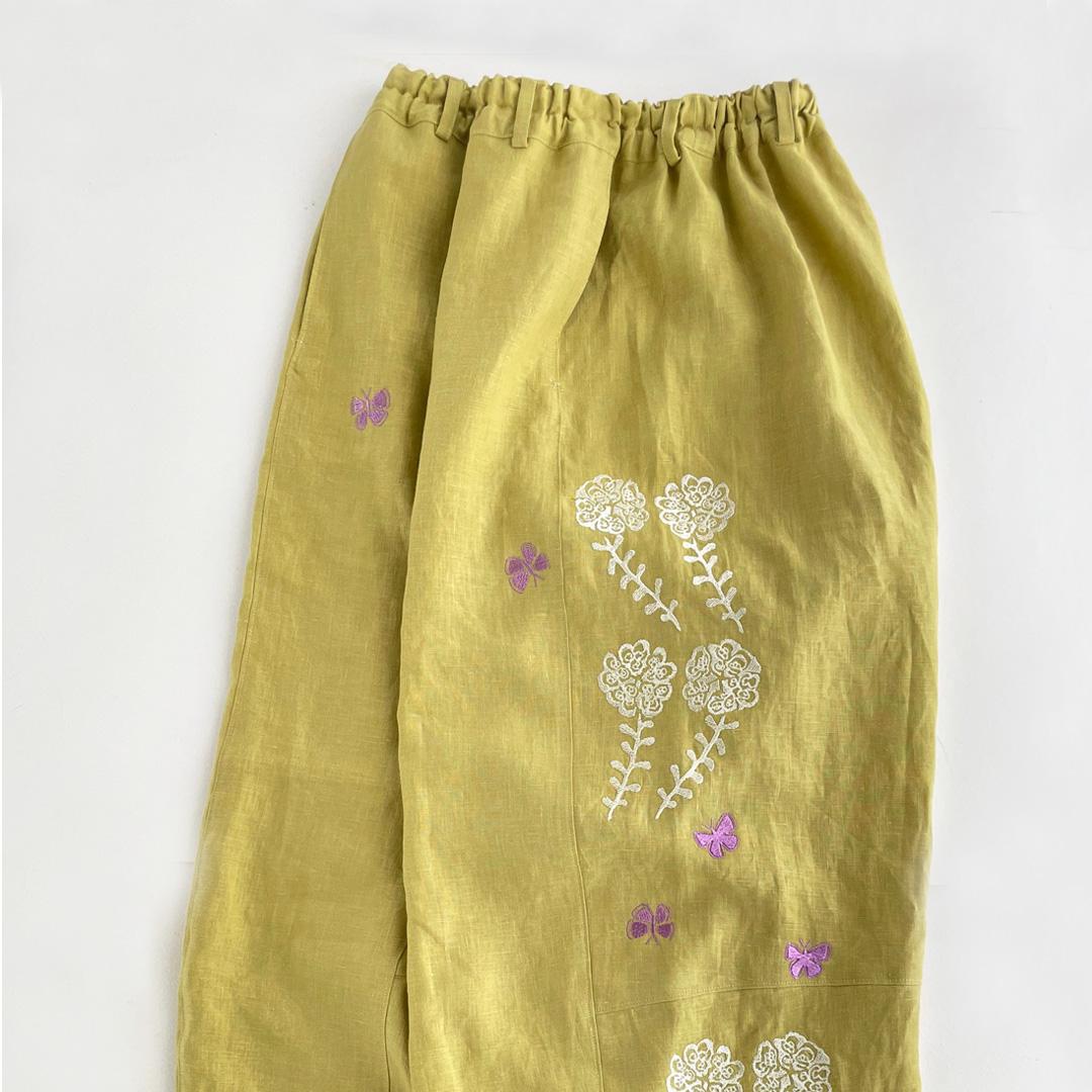 軽やか麻パンツ　アッシュイエロー　刺繍/ トウダイグサ　ワイドパンツ　ご希望のパンツ丈受注制作　ボタニカル