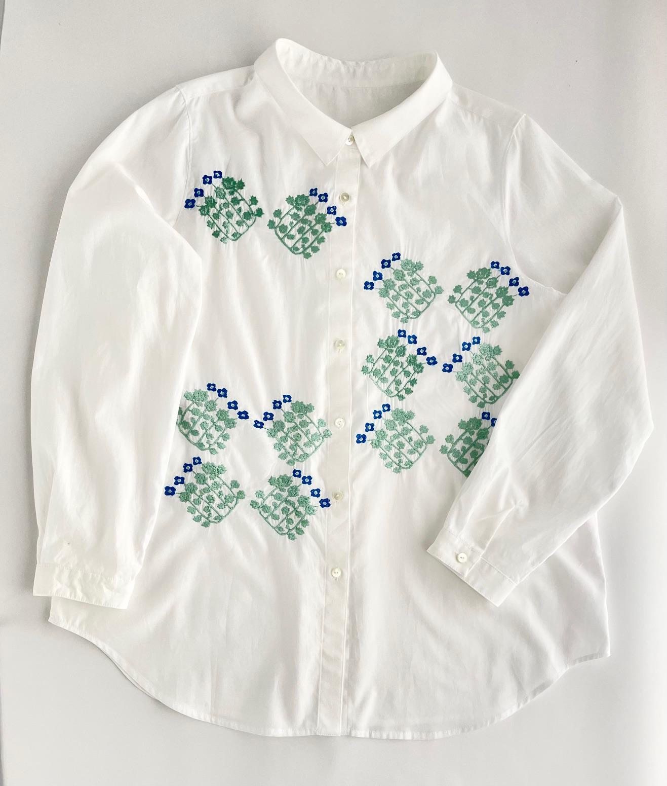 綿100%白いシャツ　オオイヌノフグリ刺繍　サイズが選べる【受注製作】　草花模様　ボタニカル