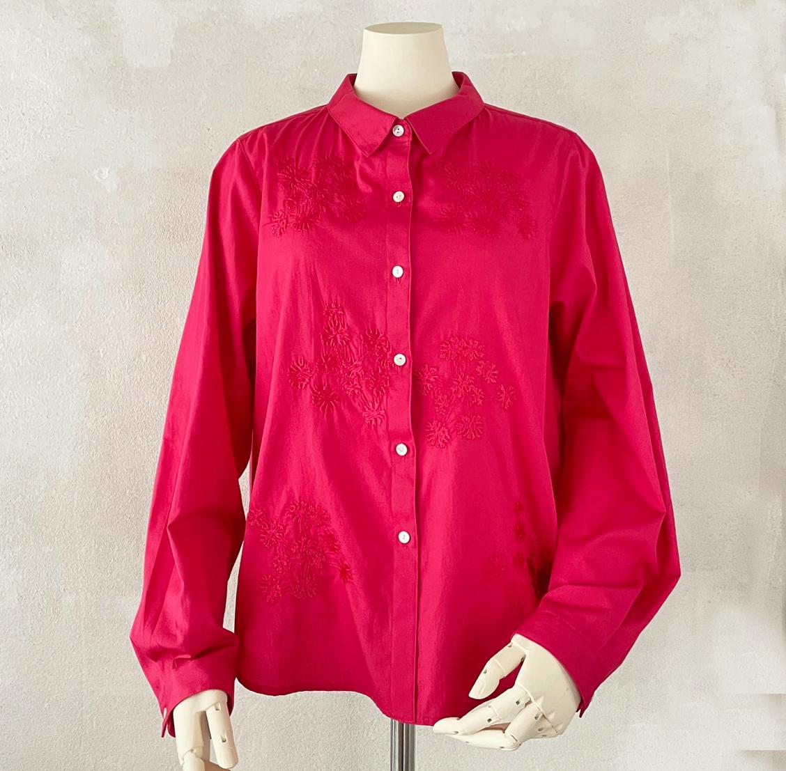 綿100%赤いいシャツ　アメリカフウロ刺繍　サイズが選べる【受注製作】　草花模様　ボタニカル