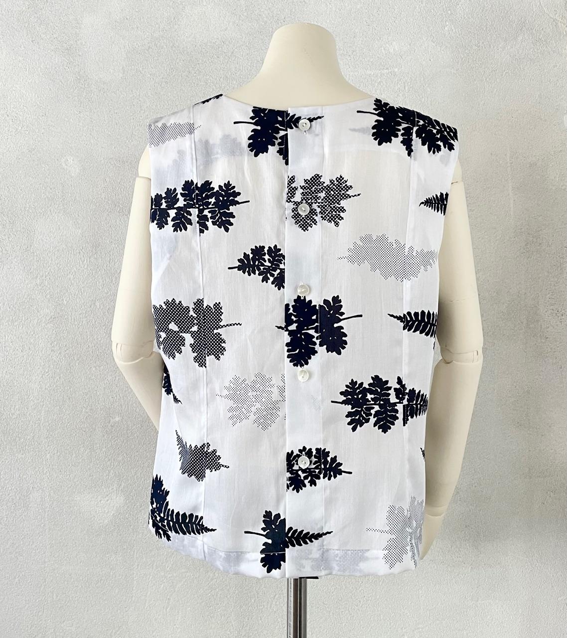 爽やかノースリーブブラウス /　シダ　秋まで活躍　ジャケットやニットのインに　草花模様　ボタニカル | 3枚目