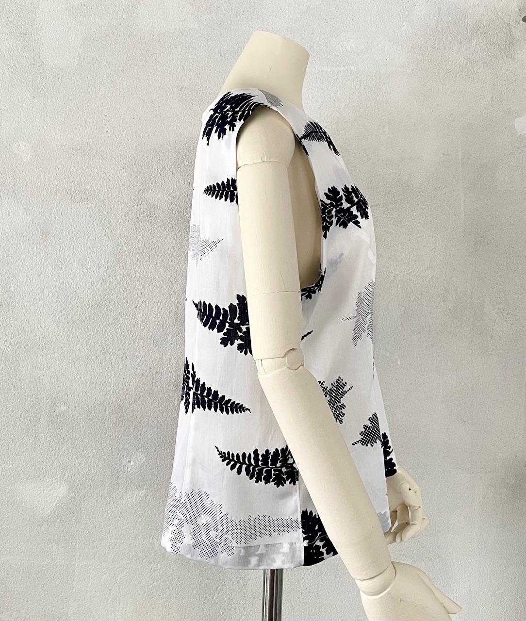 爽やかノースリーブブラウス /　シダ　秋まで活躍　ジャケットやニットのインに　草花模様　ボタニカル | 6枚目