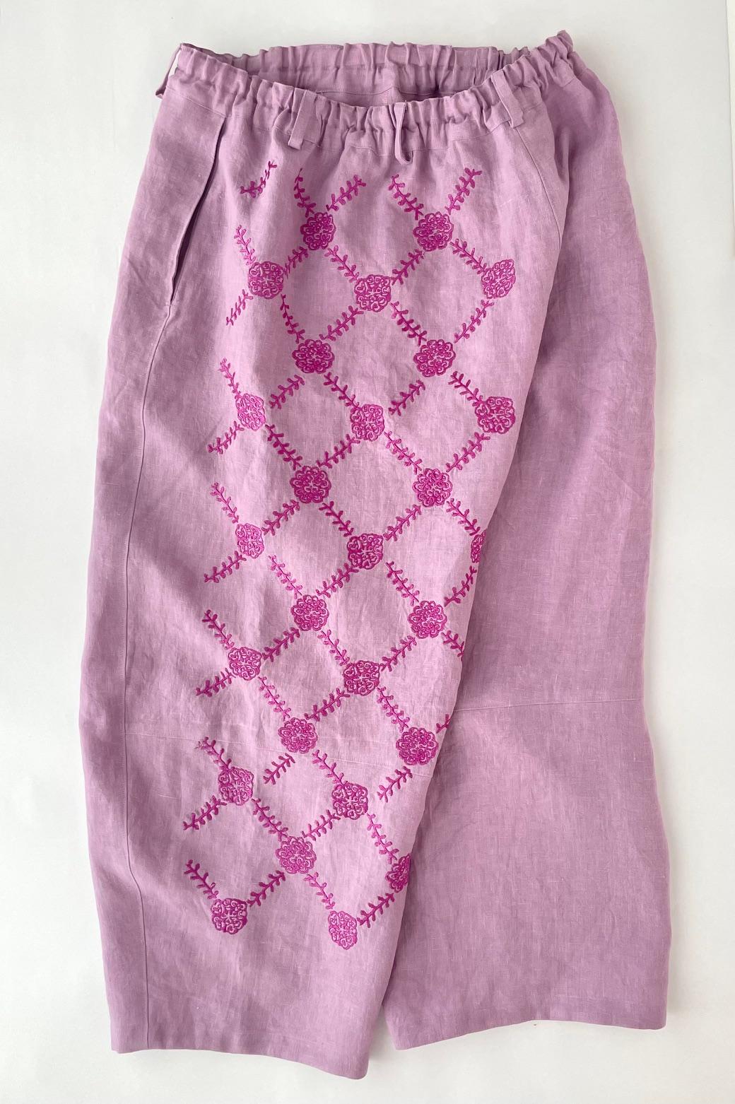 軽やか麻パンツ ラベンダーピンク 刺繍/ トウダイグサ ワイドパンツ ご希望のパンツ丈受注制作 ボ | 2枚目