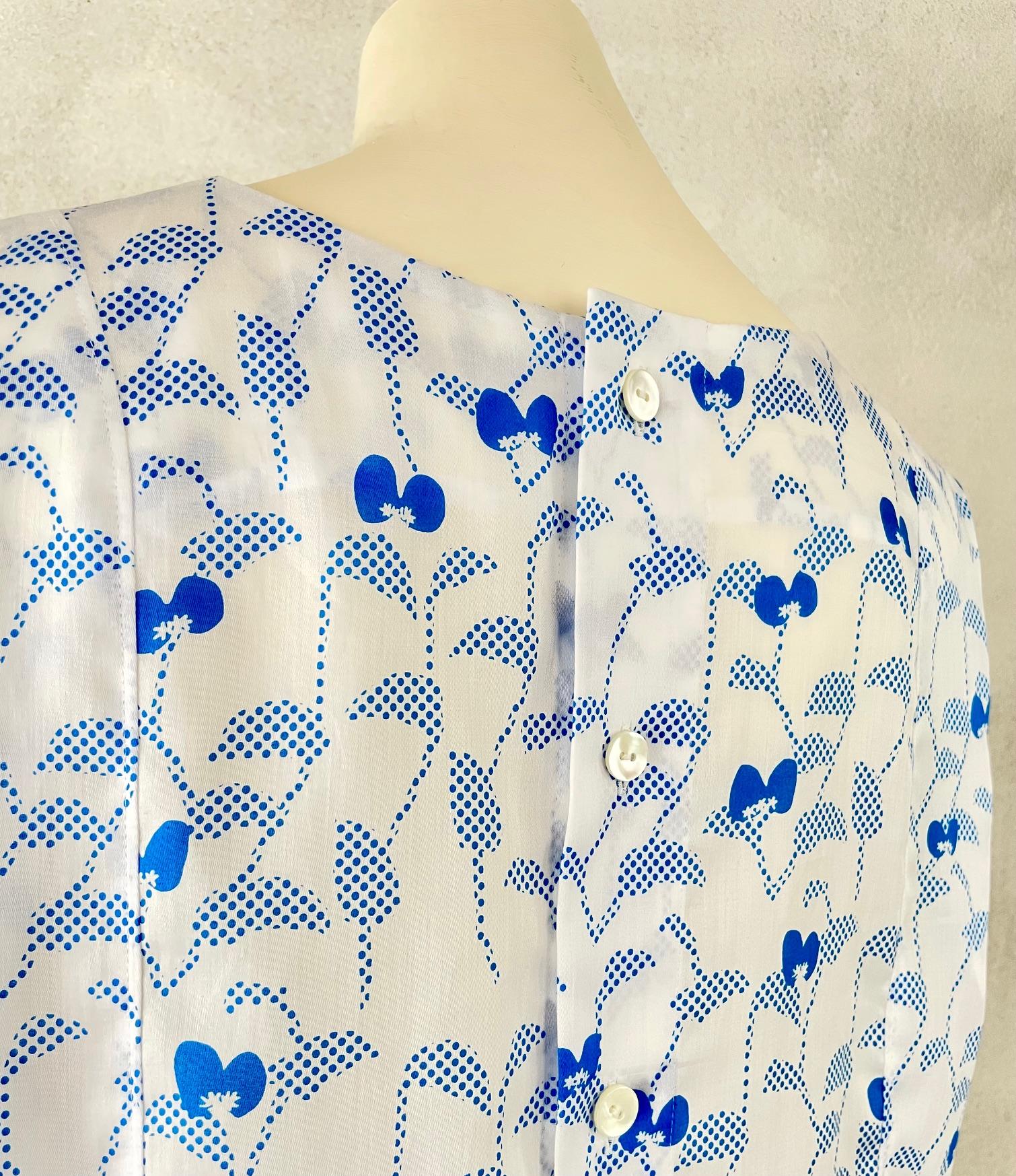 爽やかノースリーブブラウス / ツユクサ 秋まで活躍 ジャケットやニットのインに 草花模様 ボタニカル | 9枚目
